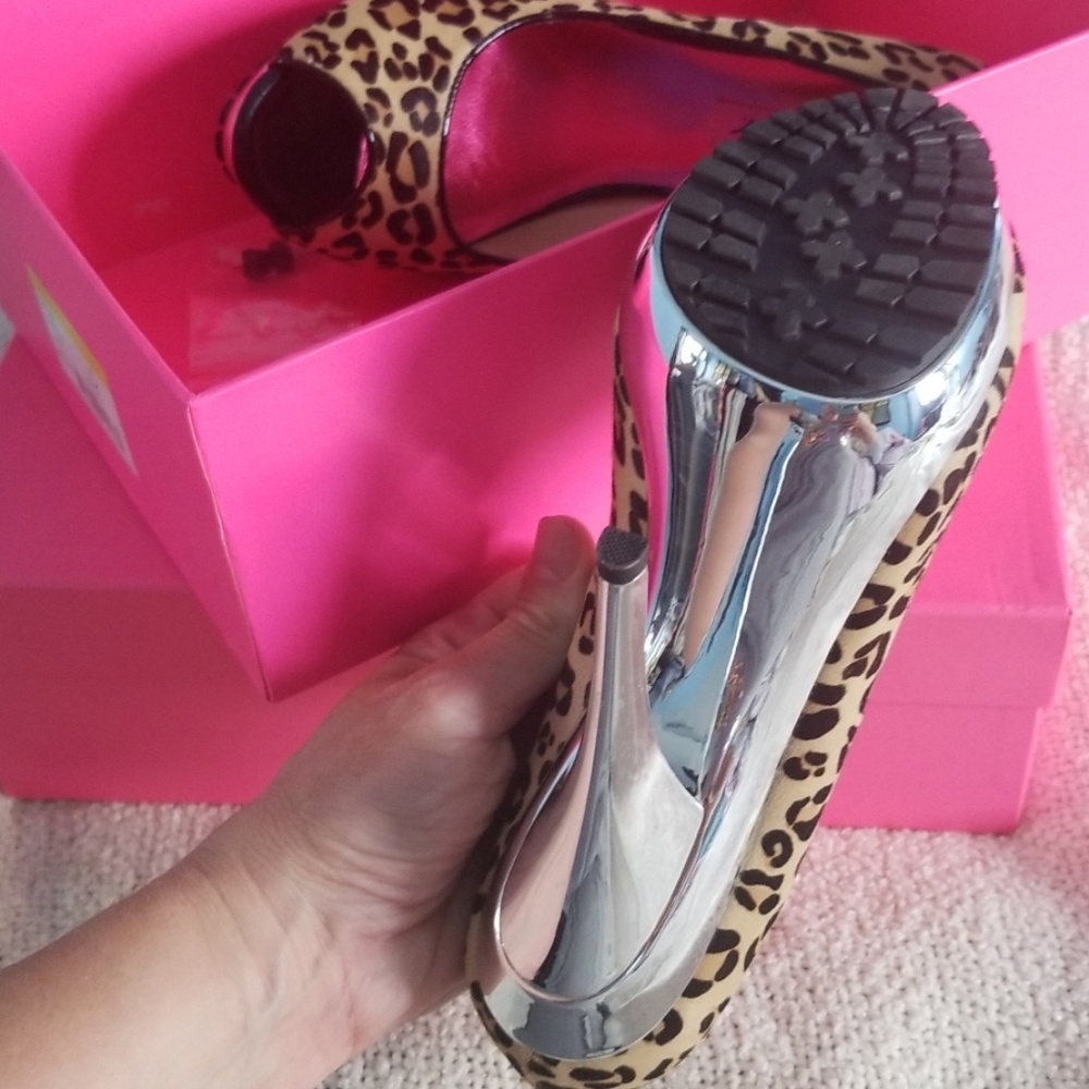 Betsey Johnson leopard pony fur heels - Picture 2 of 8
